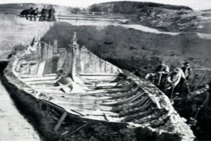 Bilde av Gokstadskipet graves ut